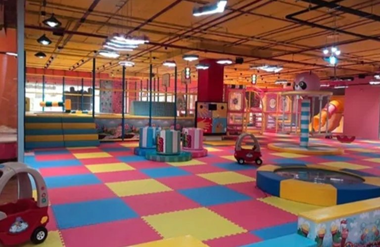 186. Family entertainment complex (amusement park, restaurants)